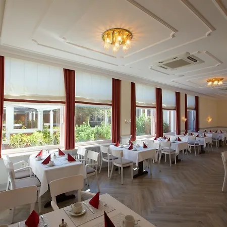 Conventgarten & Restaurant - Direkt Am Nord-ostsee-kanal 4*