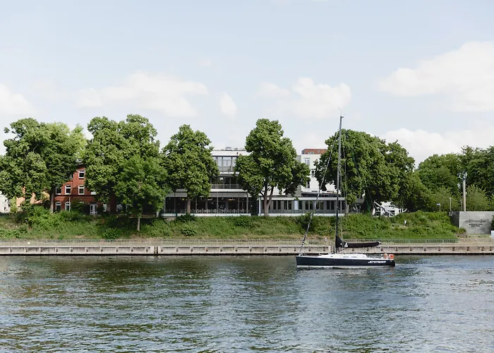 ConventGarten Hotel&Restaurant - am Nord-Ostsee-Kanal 4*